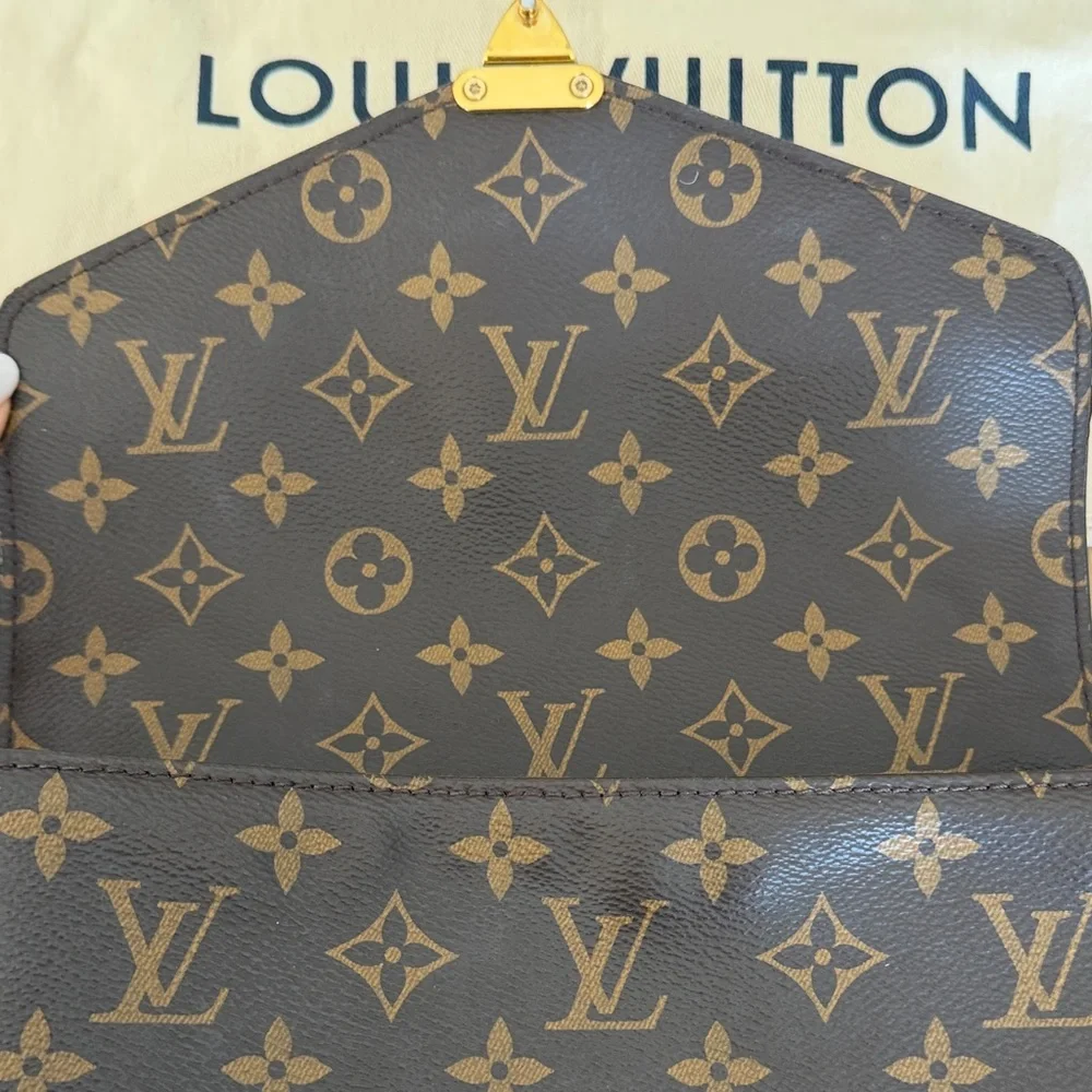 AUTHENTIC Louis Vuitton Pochette Métis MM